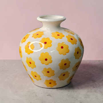 🌼 YELLOW FLOWER MATKA VASE – 8 INCH 🏺